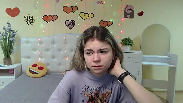 TinaRedly online show from February 2025 10:10:01 PM