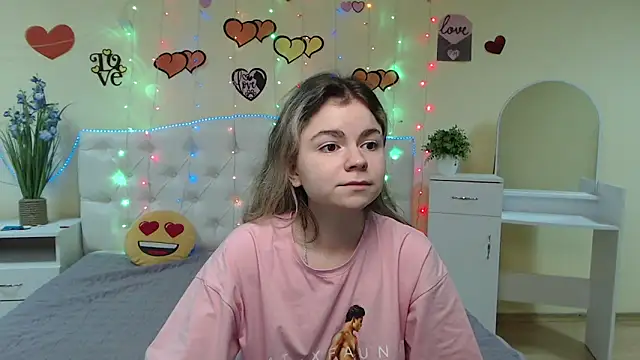 TinaRedly online show from March 2025 02:09:01 AM