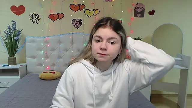 TinaRedly online show from March 2025 06:33:01 PM