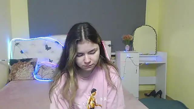 TinaRedly online show from April 2026 12:40:02 PM