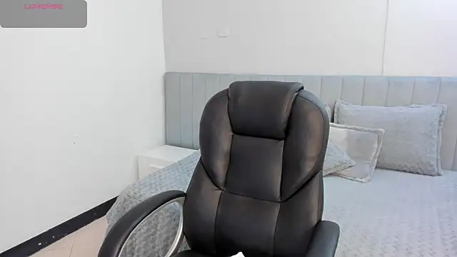 Snapshot of amira_cute2 chatting on March 2025 01:04:02 PM amira cute2 online show from March 2025 01:04:02 PM