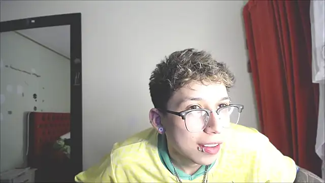 Snapshot of _Thomas_hot_ chatting on December 2024 11:20:01 PM Thomas hot online show from December 2024 11:20:01 PM