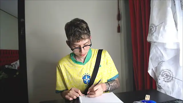 Snapshot of _Thomas_hot_ chatting on December 2024 06:33:01 PM Thomas hot online show from December 2024 06:33:01 PM