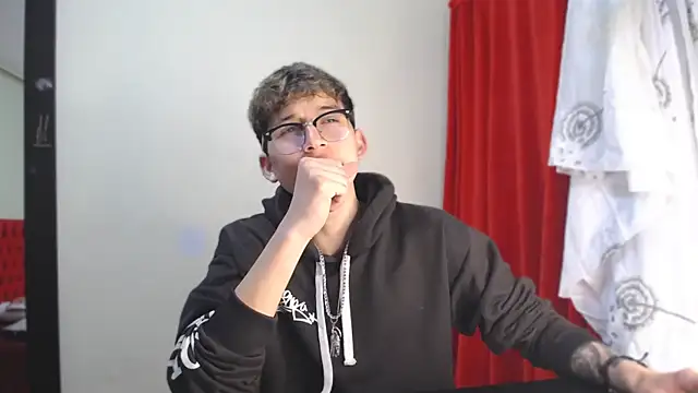 Snapshot of _Thomas_hot_ chatting on December 2024 10:03:02 PM Thomas hot online show from December 2024 10:03:02 PM