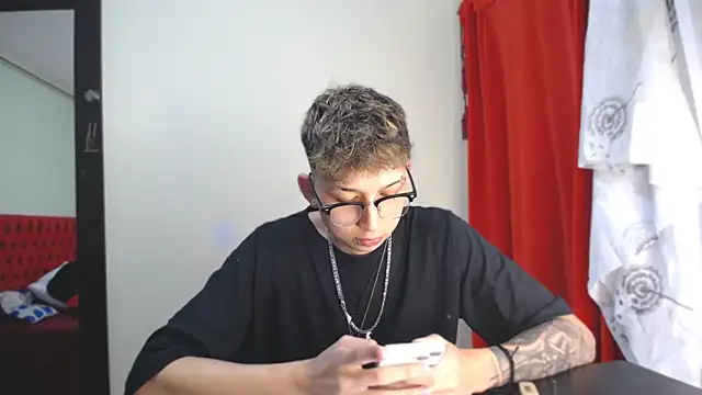 Snapshot of _Thomas_hot_ chatting on January 2025 08:02:01 PM Thomas hot online show from January 2025 08:02:01 PM