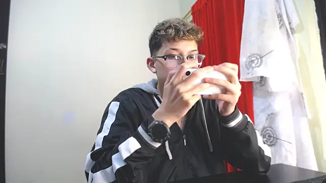 Snapshot of _Thomas_hot_ chatting on January 2025 04:21:01 AM Thomas hot online show from January 2025 04:21:01 AM