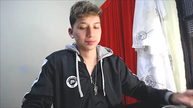 Snapshot of _Thomas_hot_ chatting on January 2025 09:51:01 PM Thomas hot online show from January 2025 09:51:01 PM