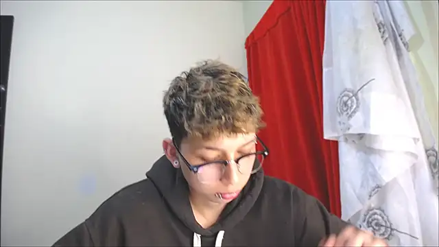 Snapshot of _Thomas_hot_ chatting on January 2025 10:54:02 PM Thomas hot online show from January 2025 10:54:02 PM