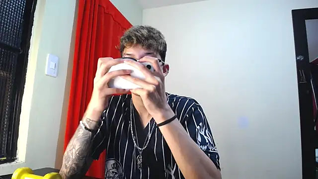 Snapshot of _Thomas_hot_ chatting on January 2025 01:11:02 AM Thomas hot online show from January 2025 01:11:02 AM