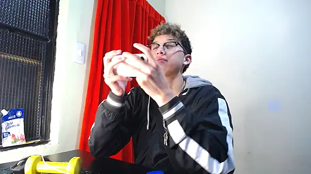 Snapshot of _Thomas_hot_ chatting on February 2025 12:40:02 AM Thomas hot online show from February 2025 12:40:02 AM