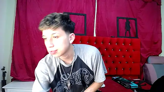 Snapshot of _Thomas_hot_ chatting on March 2025 01:14:01 AM Thomas hot online show from March 2025 01:14:01 AM