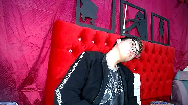 Snapshot of _Thomas_hot_ chatting on March 2025 03:52:02 AM Thomas hot online show from March 2025 03:52:02 AM