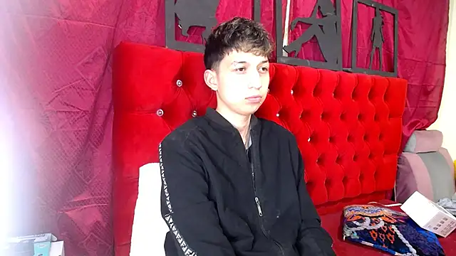 Snapshot of _Thomas_hot_ chatting on March 2025 12:40:02 AM Thomas hot online show from March 2025 12:40:02 AM