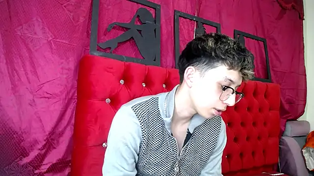 Snapshot of _Thomas_hot_ chatting on March 2025 04:27:01 AM Thomas hot online show from March 2025 04:27:01 AM