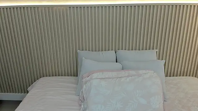 charlottebrowns  online show from May 2026 12:12:01 PM