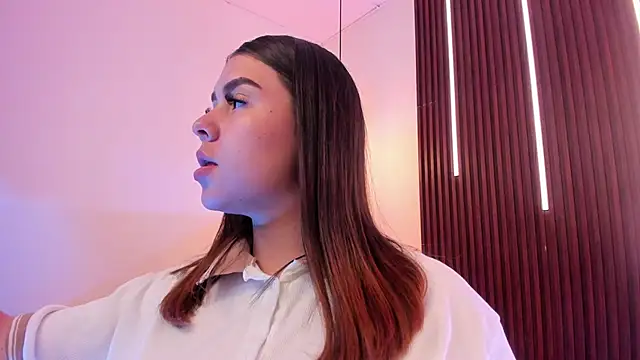 ArianaBaker online show from April 2026 01:00:02 PM