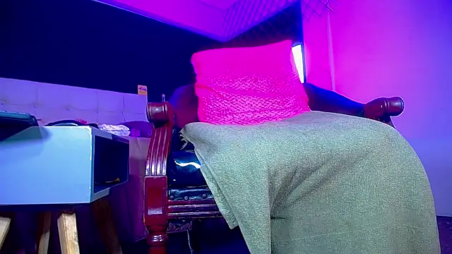 Snapshot of bellatrixx_69 chatting on December 2025 11:19:01 AM bellatrixx 69 online show from December 2025 11:19:01 AM