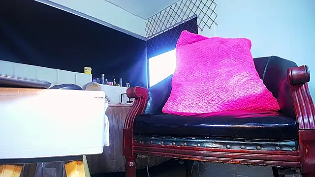 Snapshot of bellatrixx_69 chatting on January 2026 11:47:01 AM bellatrixx 69 online show from January 2026 11:47:01 AM