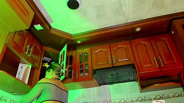 LaureenHills online show from December 2024 06:44:01 AM