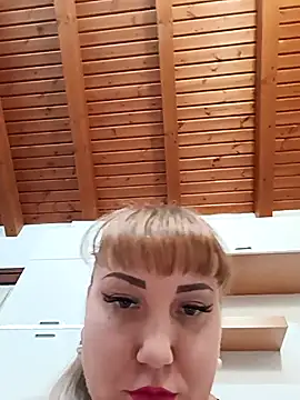 Snapshot of EmmaQueen4 chatting on September 2025 05:19:02 AM EmmaQueen4 online show from September 2025 05:19:02 AM