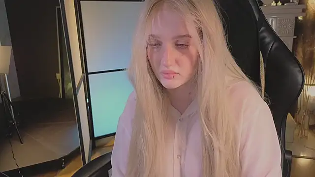 ELLIEJAY online show from June 2026 05:33:02 AM