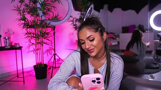 VanessaSimon online show from January 2025 12:22:01 PM