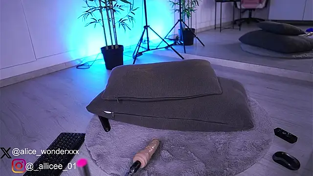 VanessaSimon online show from March 2025 09:32:02 AM