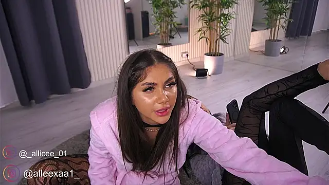 VanessaSimon online show from March 2025 11:33:02 AM