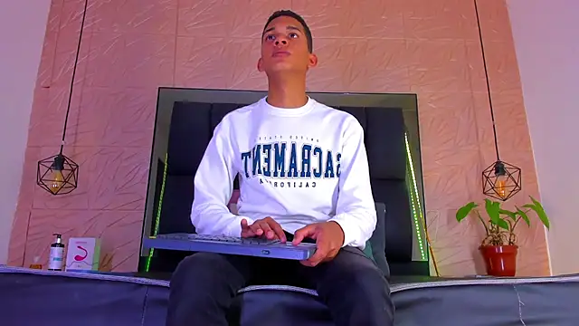 Snapshot of dilan_alfonzo chatting on March 2025 07:55:02 PM dilan alfonzo online show from March 2025 07:55:02 PM