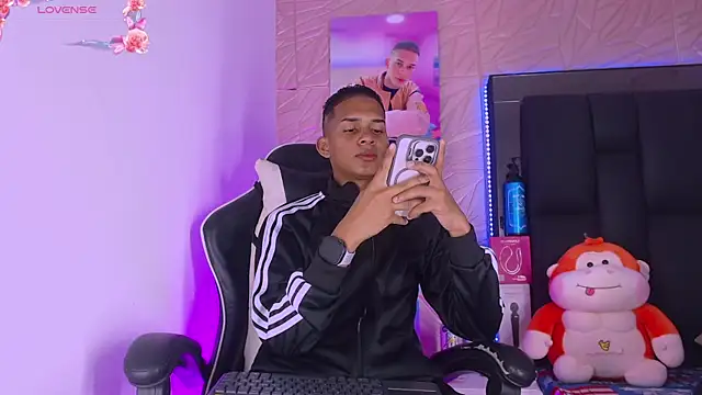 Snapshot of dilan_alfonzo chatting on April 2026 03:40:02 AM dilan alfonzo online show from April 2026 03:40:02 AM