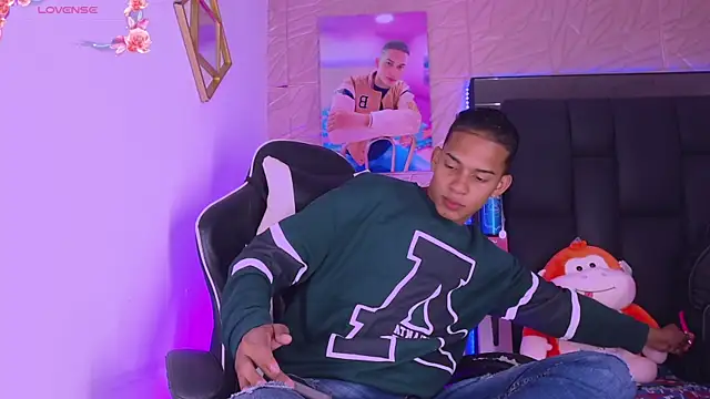 Snapshot of dilan_alfonzo chatting on April 2026 04:06:02 AM dilan alfonzo online show from April 2026 04:06:02 AM