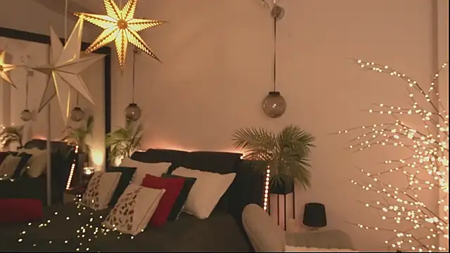 DaisyStacey online show from December 2025 07:43:01 PM