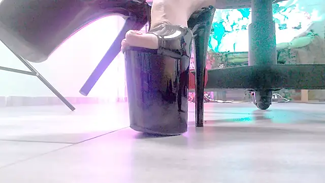 MonicaMaxwel online show from December 2025 10:55:01 AM