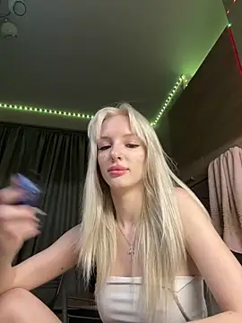 AleksaBlonde online show from December 2024 06:44:02 PM