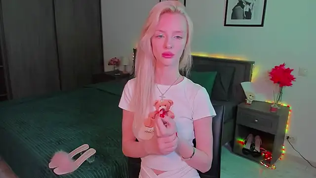 AleksaBlonde online show from March 2025 01:48:01 PM