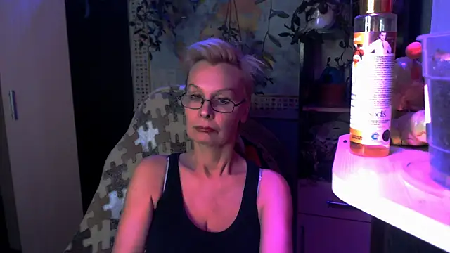 Snapshot of HelgaHimmell chatting on April 2026 11:44:01 PM HelgaHimmell online show from April 2026 11:44:01 PM