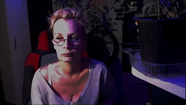 HelgaHimmell online show from June 2026 10:18:02 PM