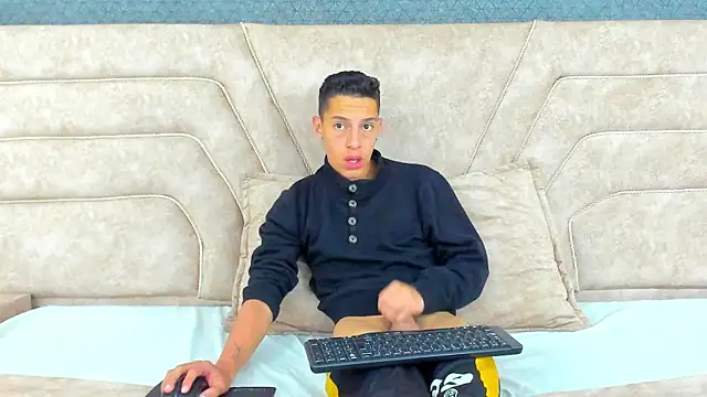 Snapshot of thiago19s chatting on January 2025 12:28:02 AM thiago19s online show from January 2025 12:28:02 AM