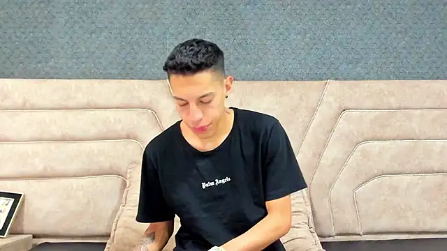 Snapshot of thiago19s chatting on January 2025 07:29:02 PM thiago19s online show from January 2025 07:29:02 PM