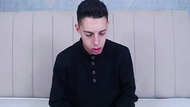 Snapshot of thiago19s chatting on February 2025 07:33:02 PM thiago19s online show from February 2025 07:33:02 PM