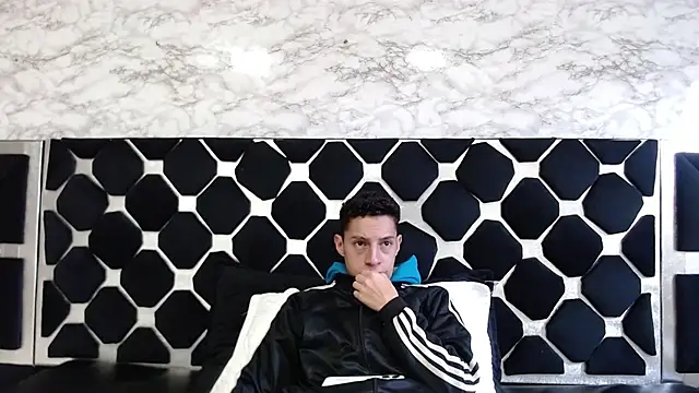 Snapshot of thiago19s chatting on March 2025 07:38:01 PM thiago19s online show from March 2025 07:38:01 PM