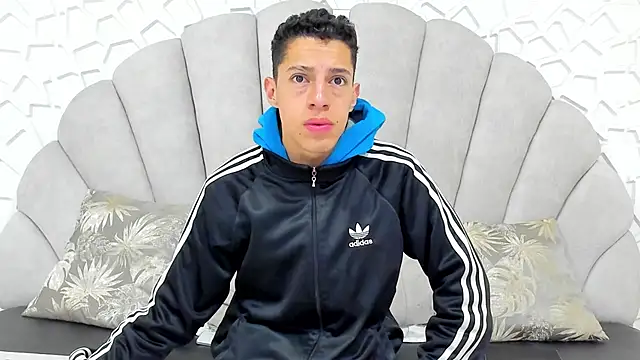 Snapshot of thiago19s chatting on March 2025 07:09:02 PM thiago19s online show from March 2025 07:09:02 PM