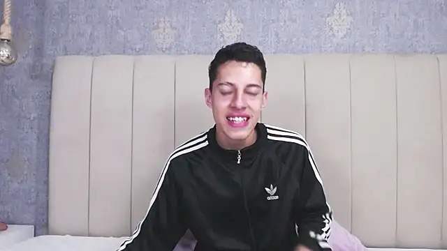 Snapshot of thiago19s chatting on March 2025 12:44:01 AM thiago19s online show from March 2025 12:44:01 AM