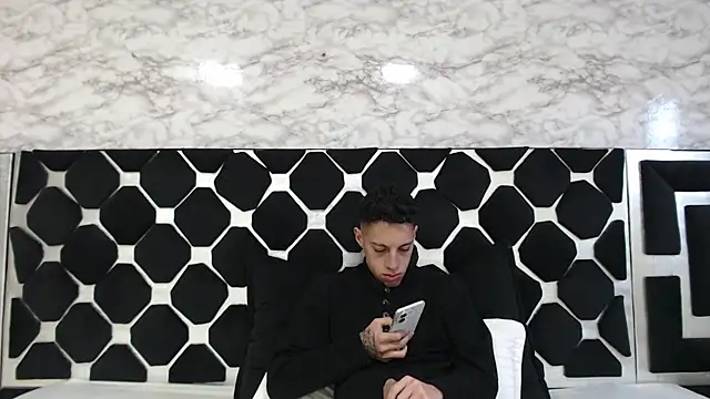 Snapshot of thiago19s chatting on March 2025 10:27:02 PM thiago19s online show from March 2025 10:27:02 PM