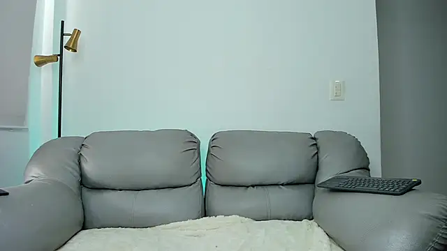 bellacarolainnn online show from June 2026 06:44:01 PM