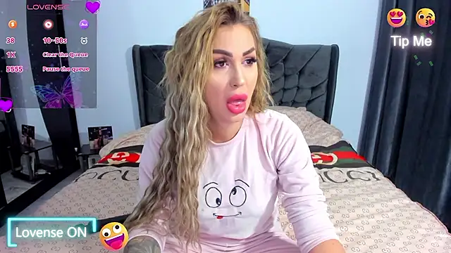 GlossyDiamondX online show from January 2026 04:05:02 AM