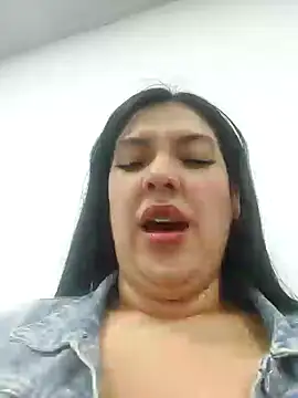 Snapshot of Sophie-hatter chatting on January 2025 09:15:02 PM Sophie-hatter online show from January 2025 09:15:02 PM