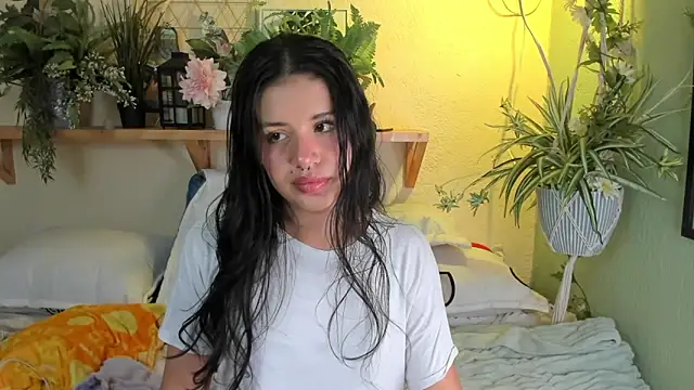 Snapshot of MiaaRose chatting on January 2025 05:29:01 AM MiaaRose online show from January 2025 05:29:01 AM