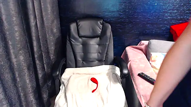 LadyAverrySquirt11 online show from January 2025 08:24:01 AM