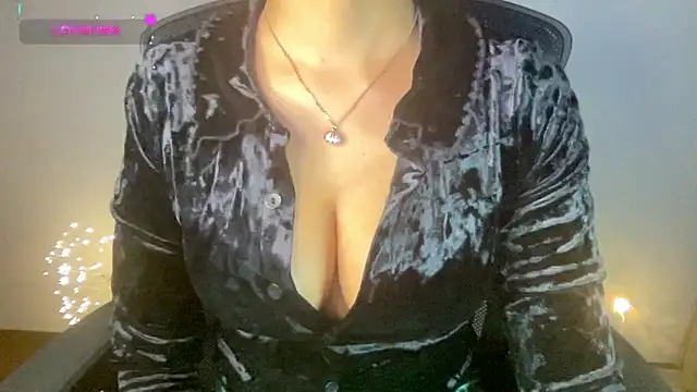 Snapshot of Tashaa chatting on February 2025 05:26:02 PM Tashaa online show from February 2025 05:26:02 PM